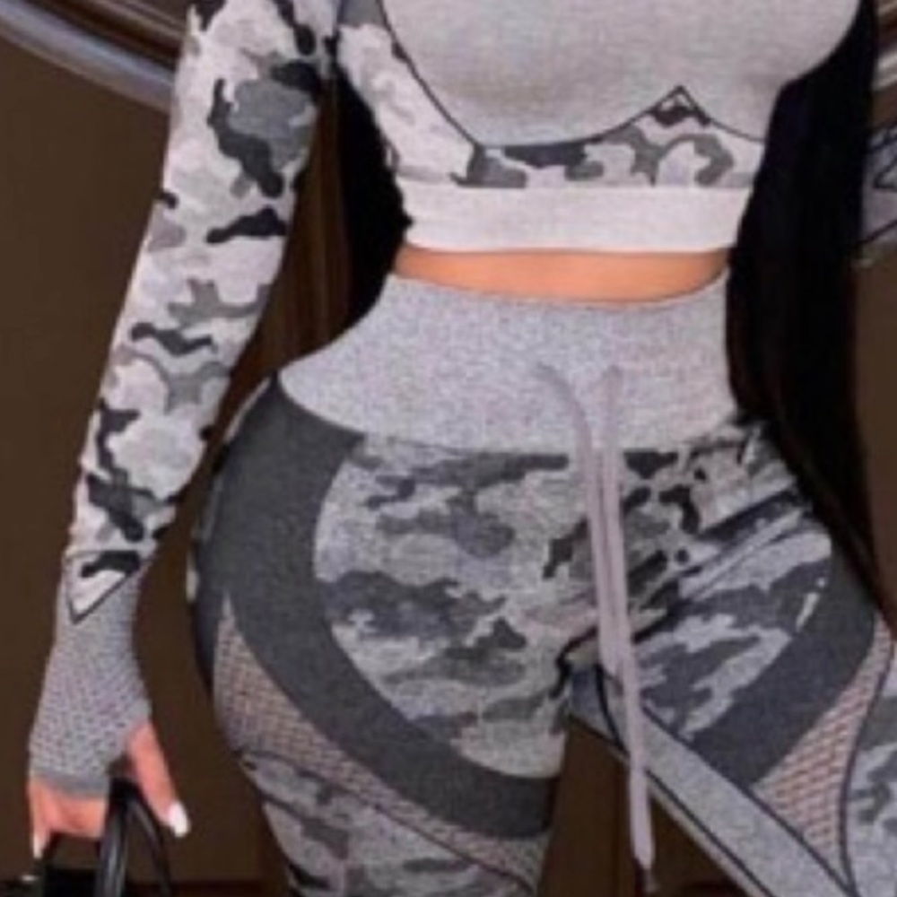 Sportswear Grey/Black Camouflage Long Sleeve Crop Top & High Waist Leggings 2pc - Picture 3 of 5